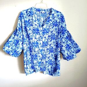 Easel Blue and White Floral Top Oversize Womens Medium
